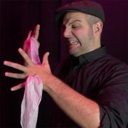 Kend a tenyren keresztl / The Silk by Goncalo Albinana
